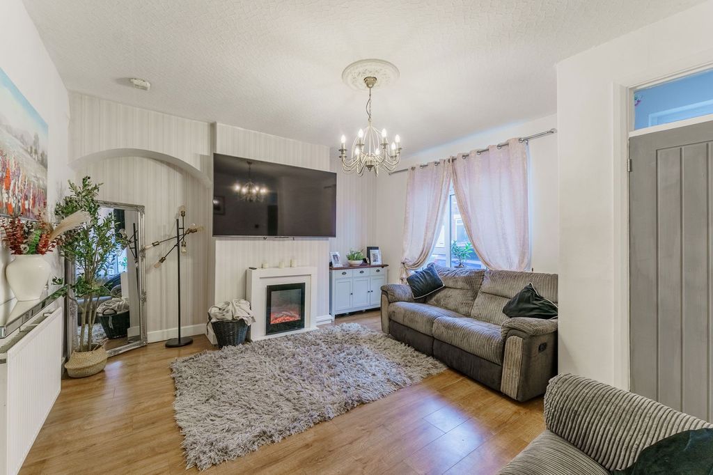 Property photo 2 of 21