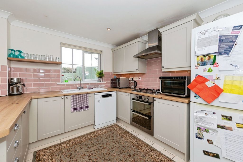 Property photo 3 of 16 Photo