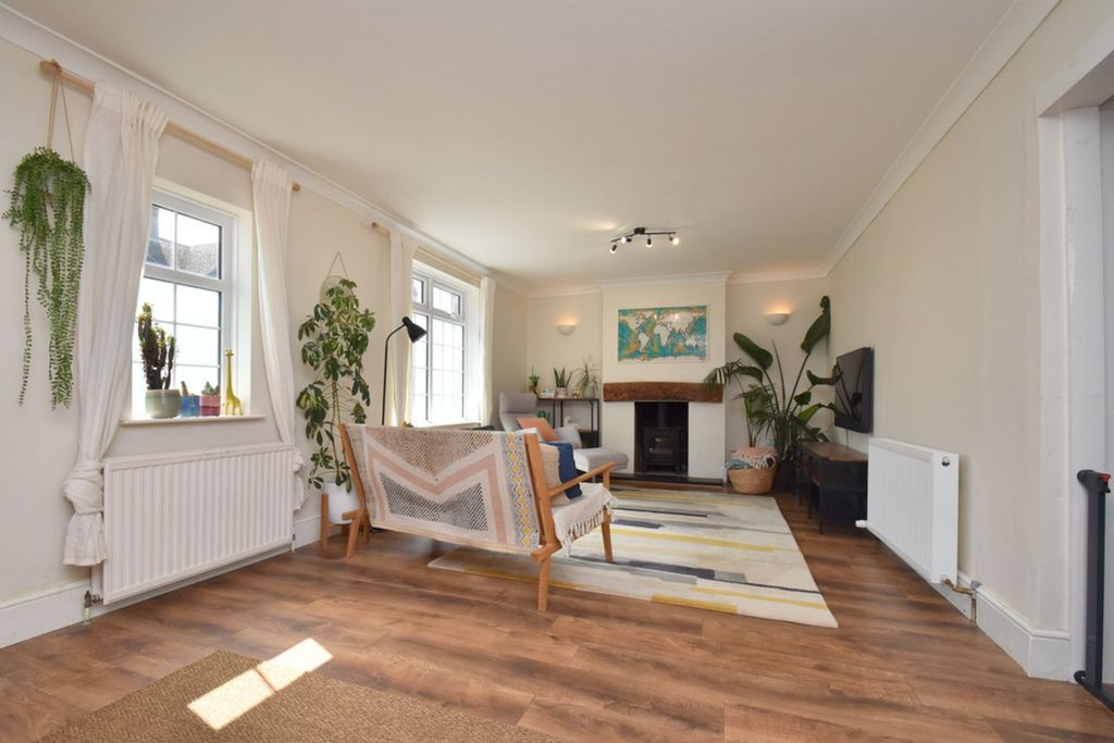 Property photo 3 of 19