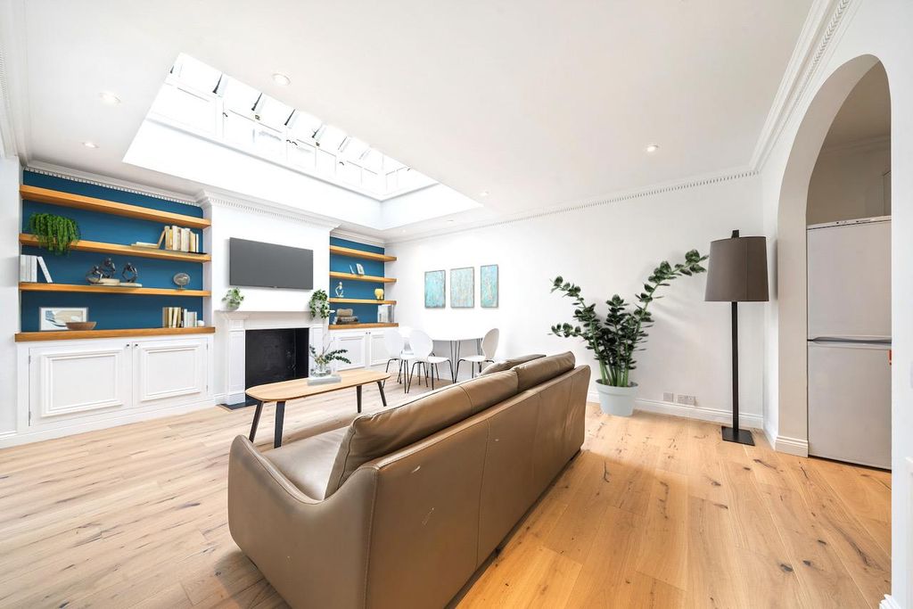 Property photo 3 of 10 Flat 2, 20 Cranley Gardens Sw7 3Da-3-Virtual Stagi