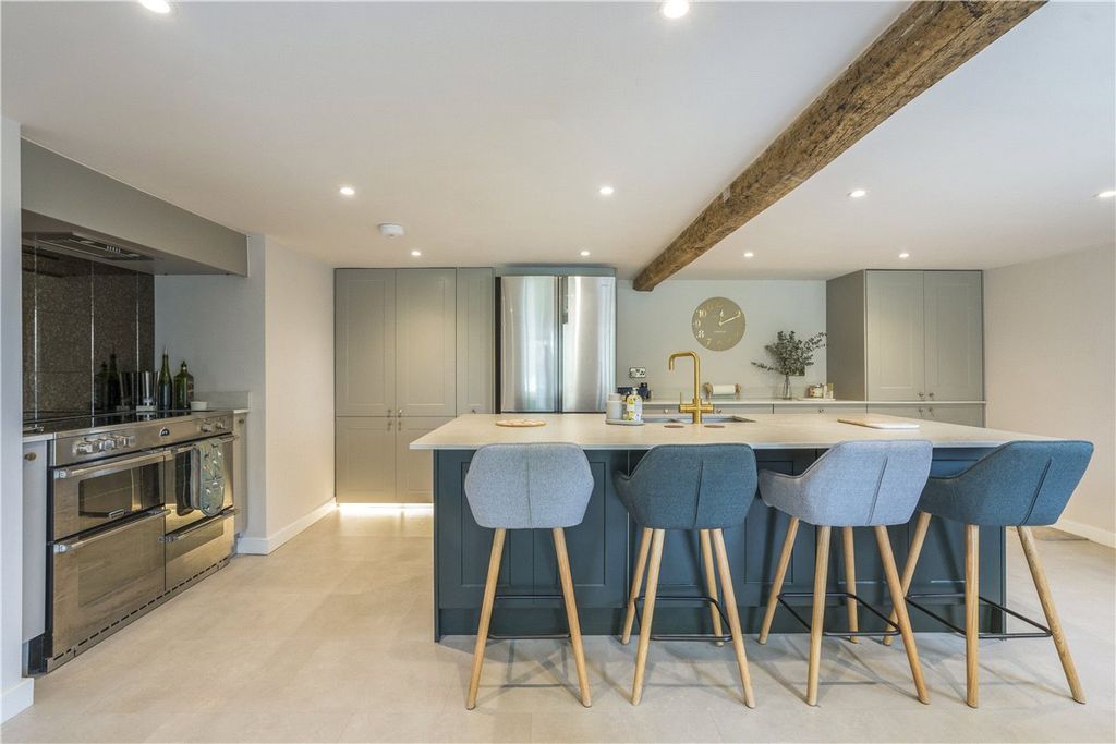 Property photo 3 of 16 Picture No. 12