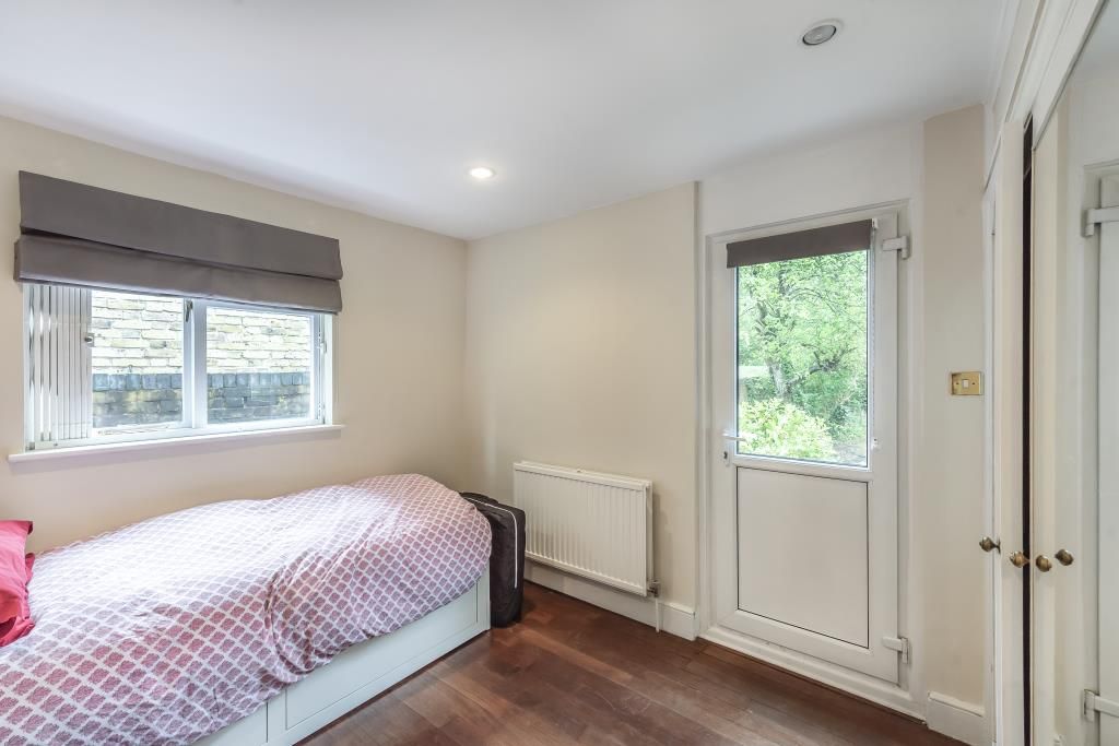 Property photo 2 of 10 Bedroom