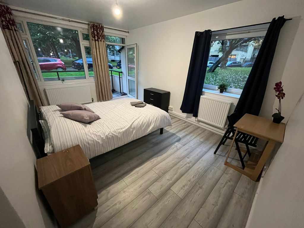 Property photo 1 of 10 Room 3- £800 Available From 01/05/2026