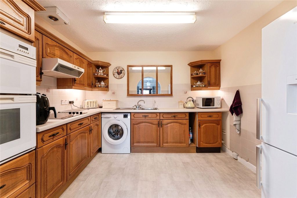 Property photo 2 of 9 Kitchen