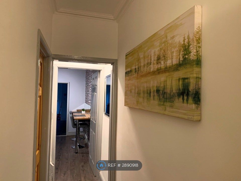 Property photo 3 of 14 Hall