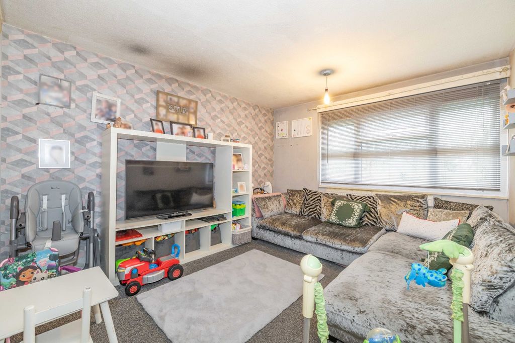 Property photo 3 of 7 Picture 3