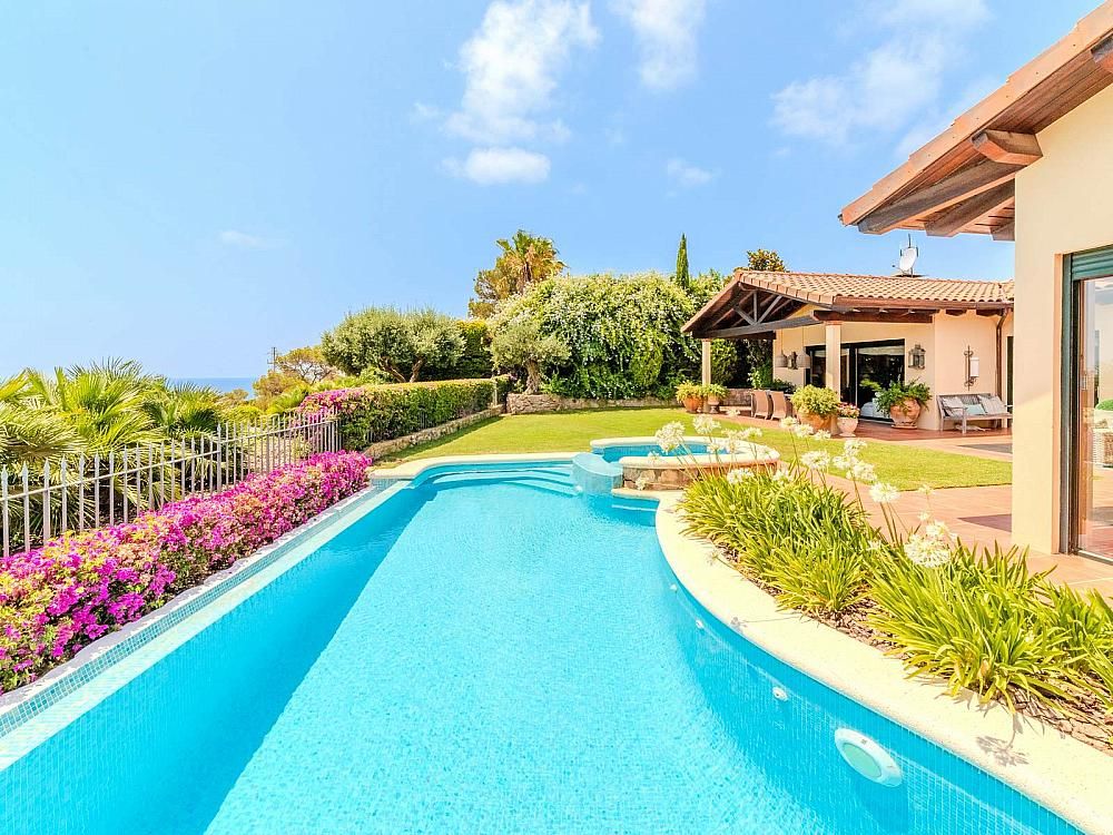 Property photo 1 of 40