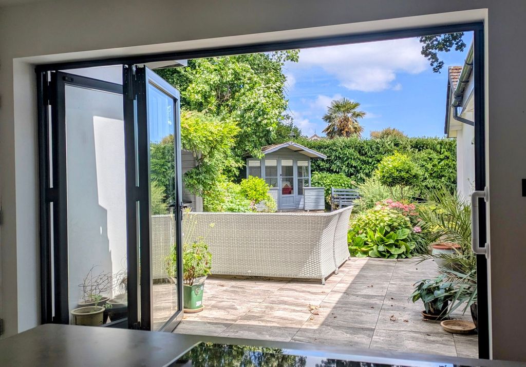 Property photo 2 of 27