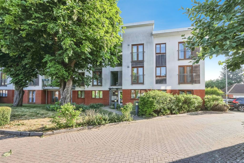 Property photo 2 of 17