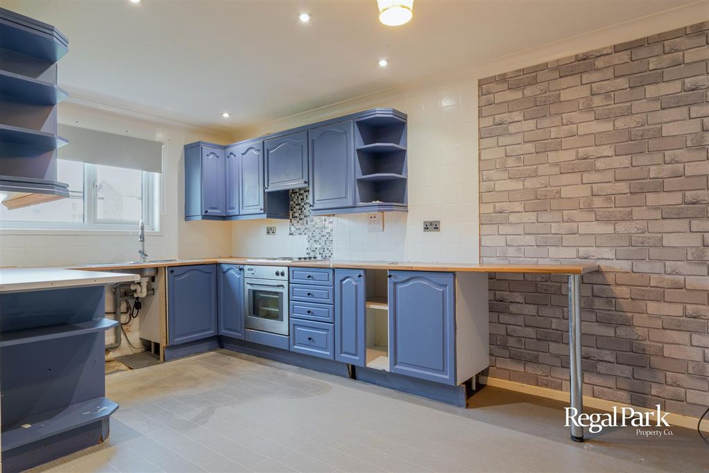 Property photo 2 of 21 Kitchen/Dining Room