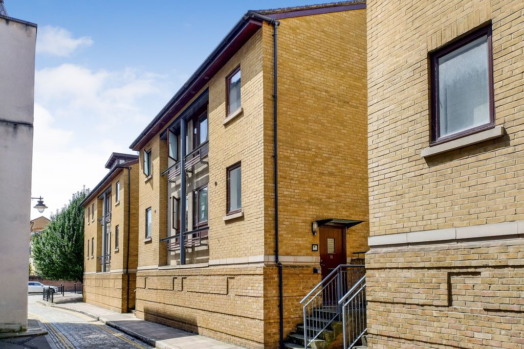 Property photo 1 of 13 31 Vantage Mews, London, E14 9Ny