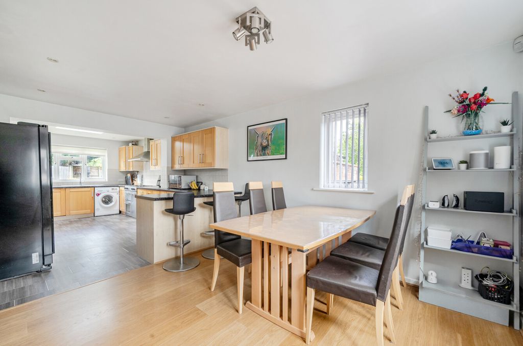 Property photo 2 of 19 1437706-11-69E776...