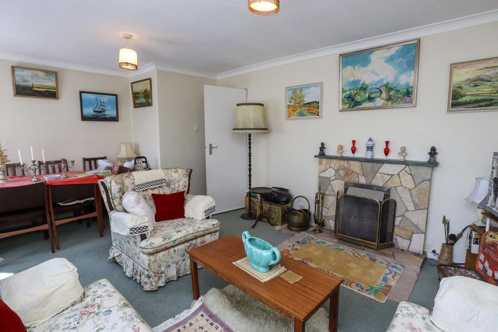 Property photo 3 of 10 Living Room