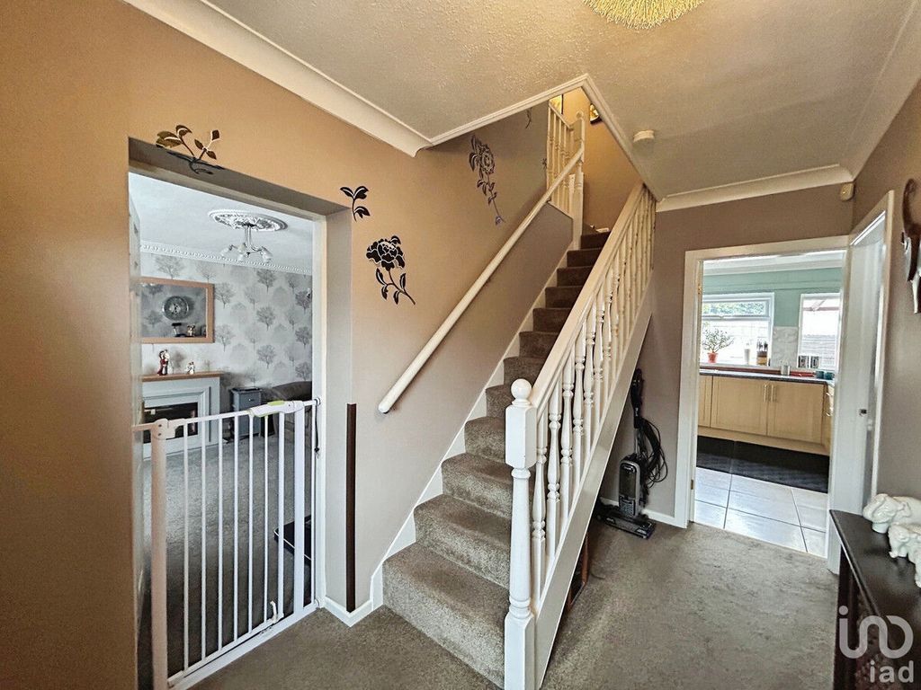 Property photo 2 of 23