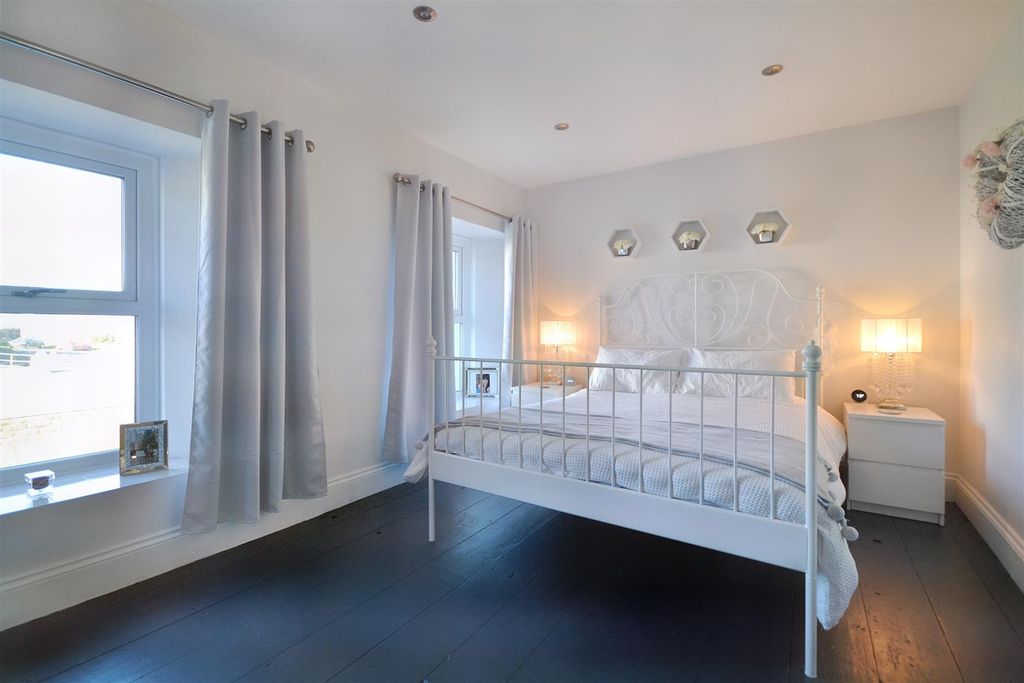 Property photo 3 of 19 Bedroom