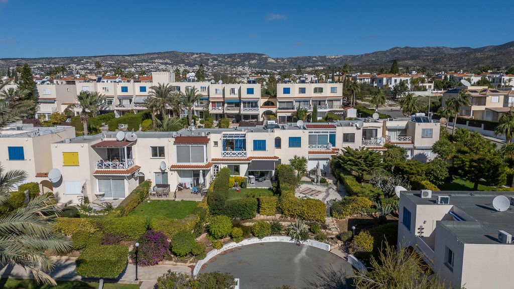 Property photo 2 of 36