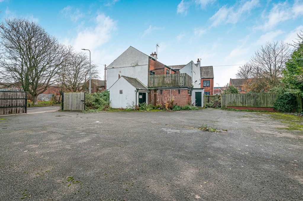 Property photo 2 of 23