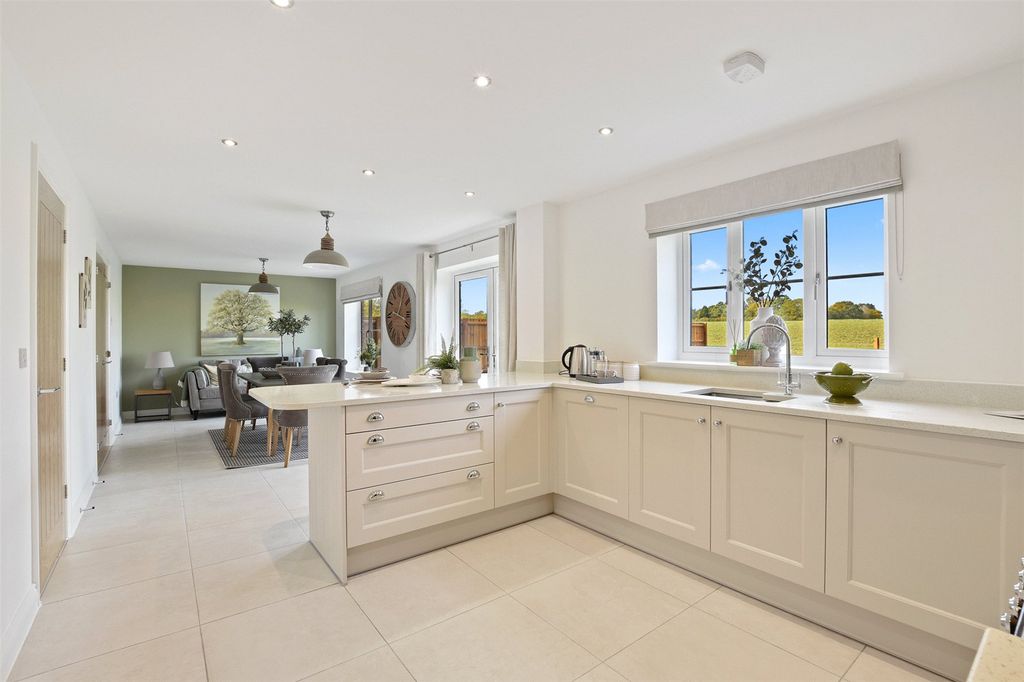 Property photo 2 of 13 Picture No. 16