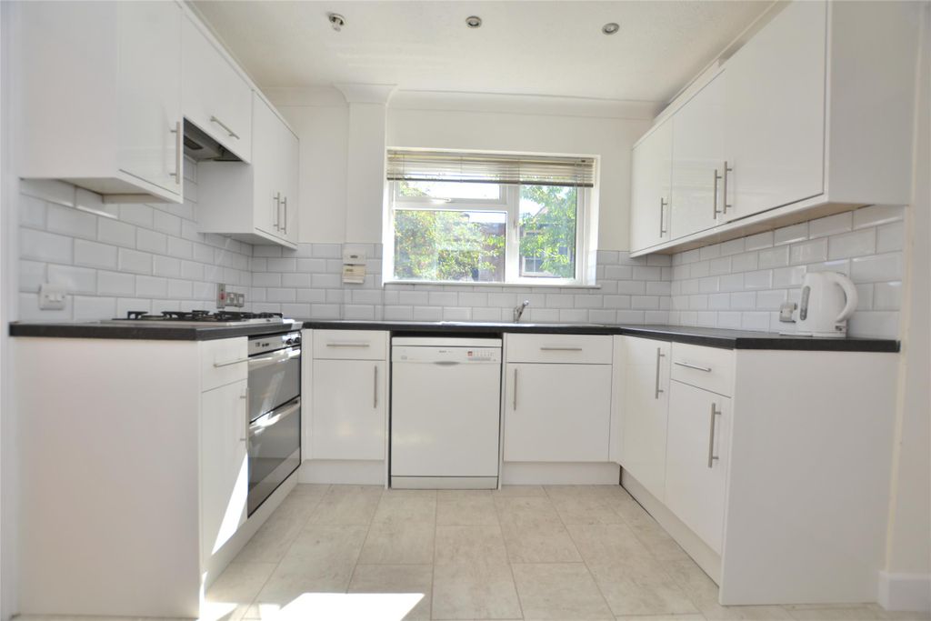 Property photo 2 of 12 Kitchen