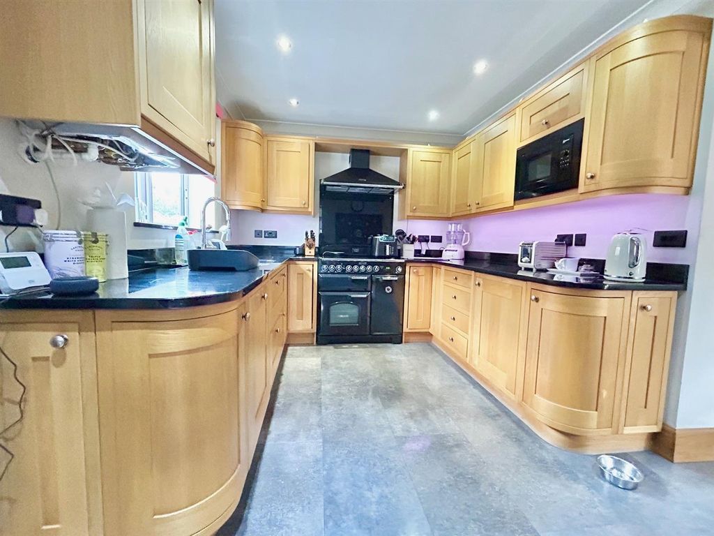 Property photo 3 of 20 Kitchen.Jpg