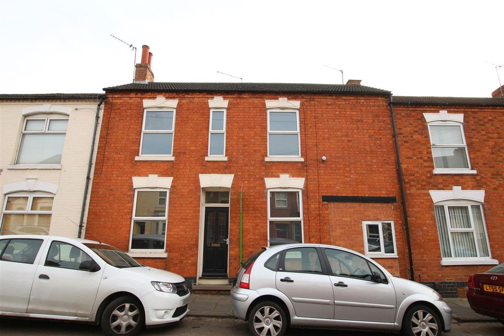 Property photo 1 of 8 78 Moore St (1).Jpg