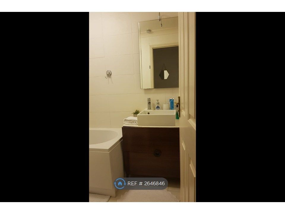 Property photo 3 of 8 Bathroom