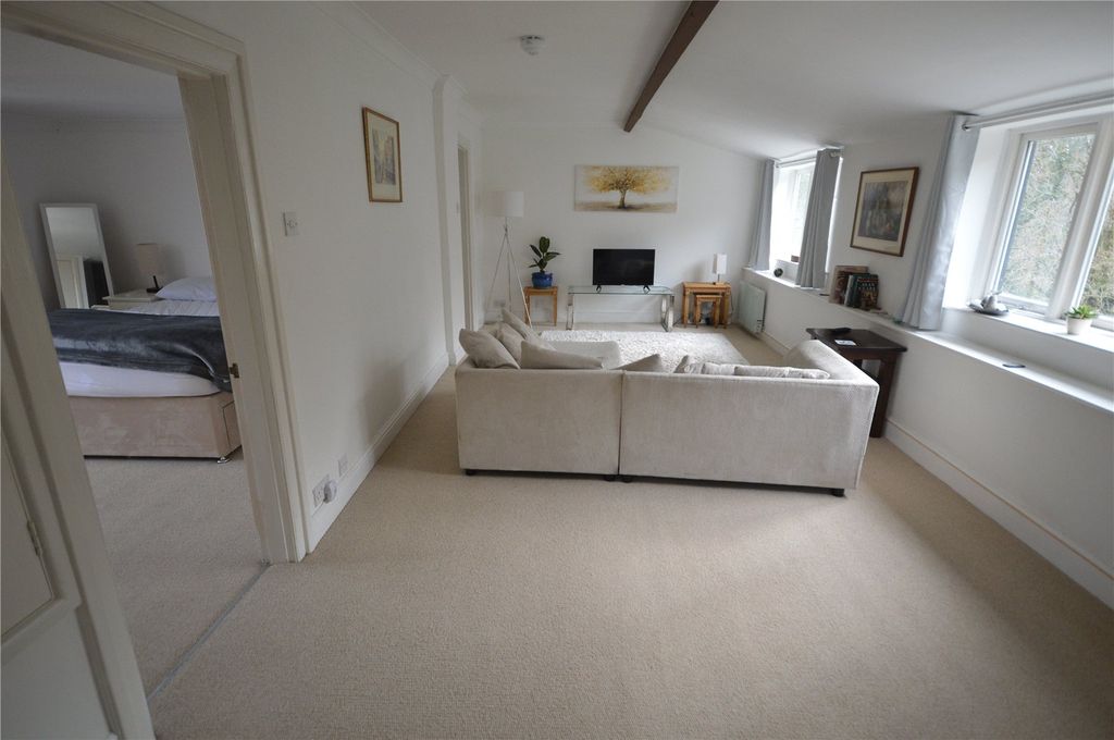 Property photo 2 of 16 Lounge