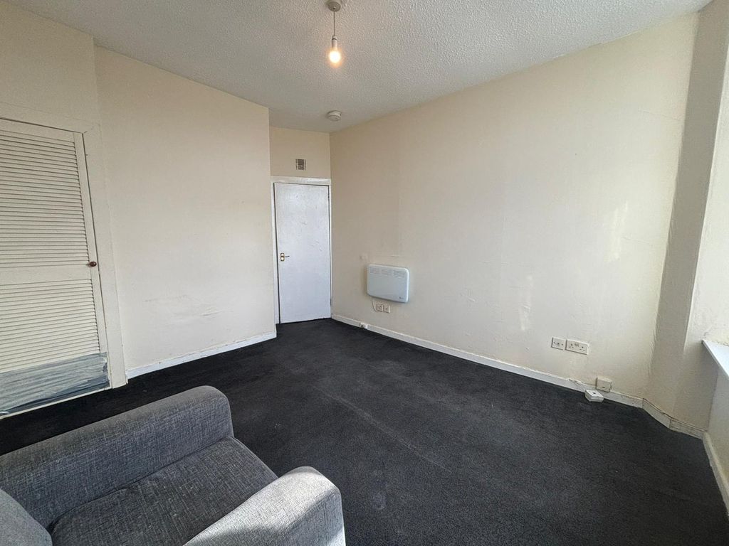 Property photo 3 of 7 Gallery
