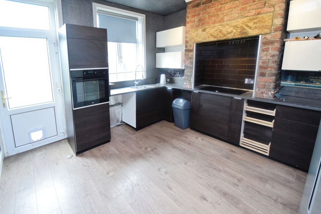 Property photo 3 of 13 F85ba405-Kitchen 201