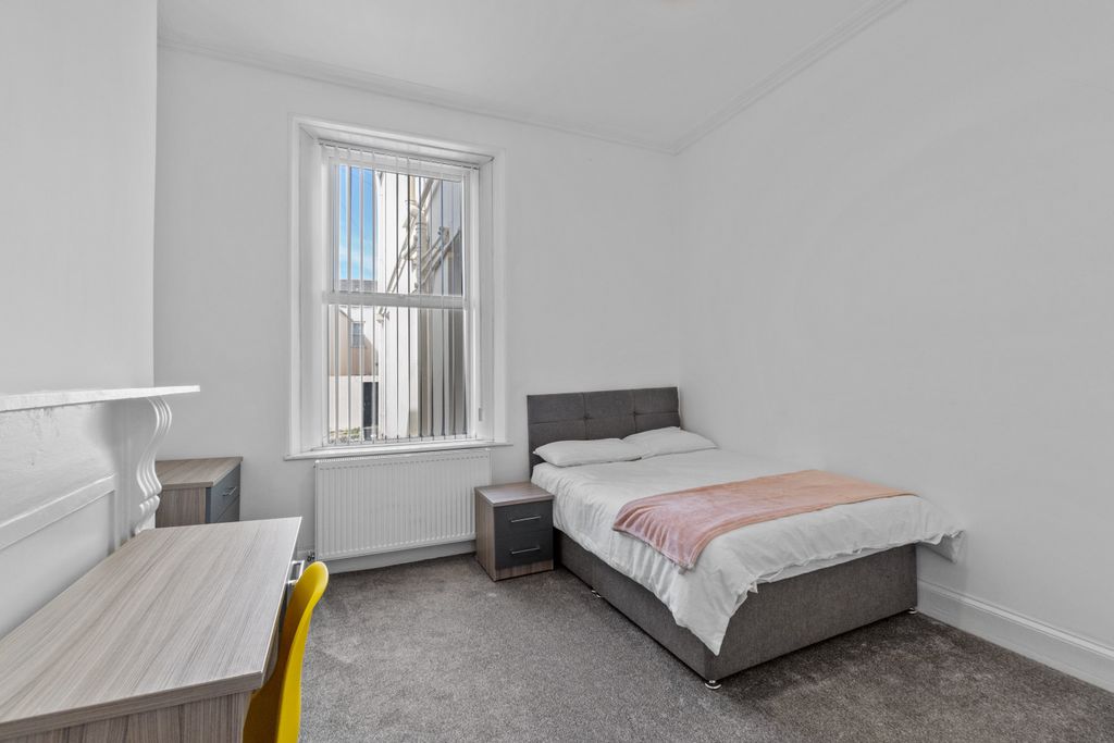 Property photo 1 of 7 0015