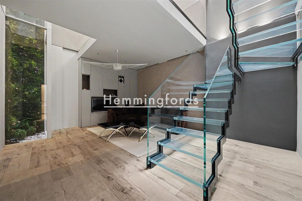 Property photo 3 of 15 Princes Mews W2-9.Jpg