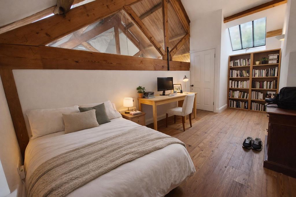 Property photo 3 of 10 B5Ecce4A-8c0E-4Cef-8Feb-65042A067A99.Png