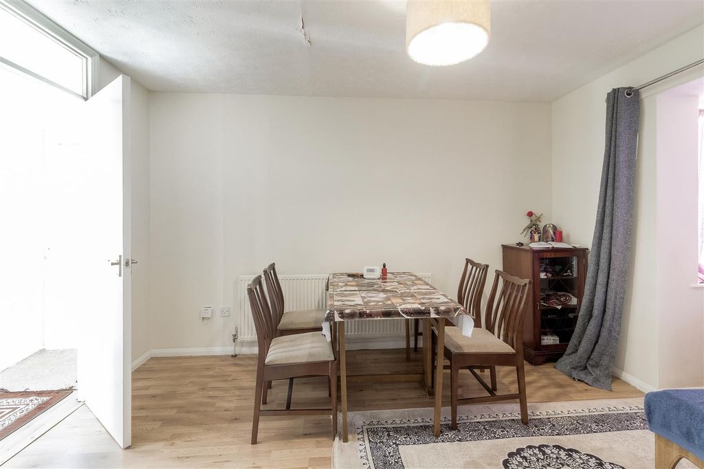 Property photo 3 of 10 Living Room