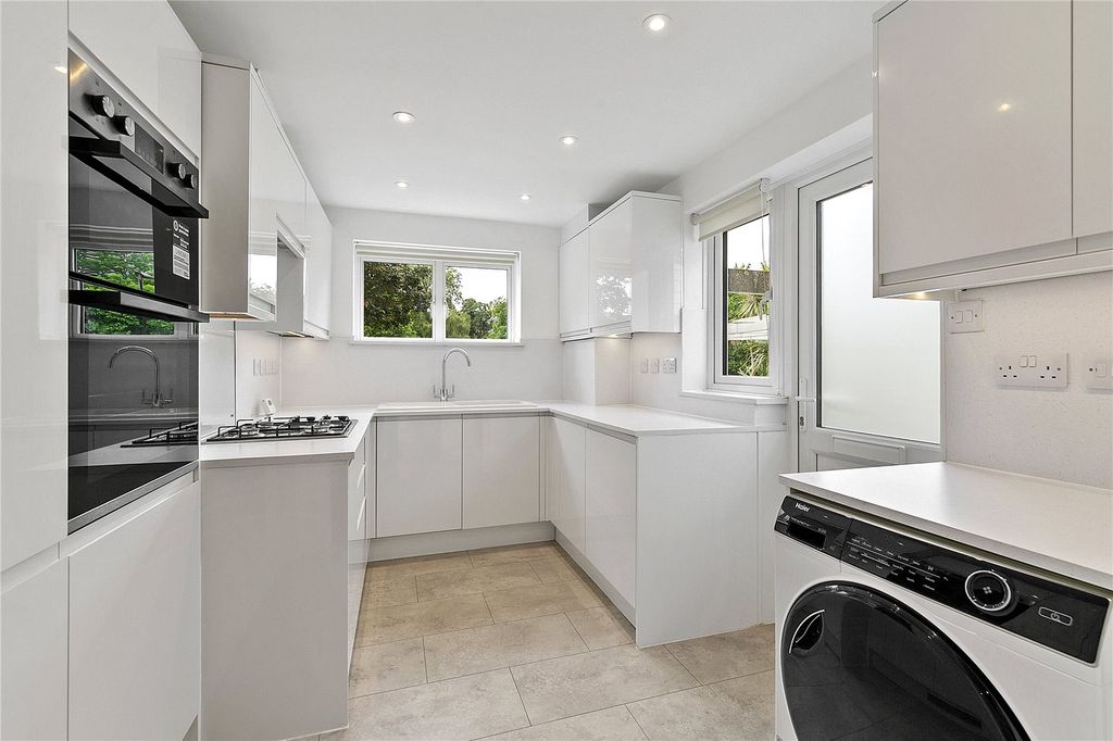 Property photo 3 of 16 Picture No. 14