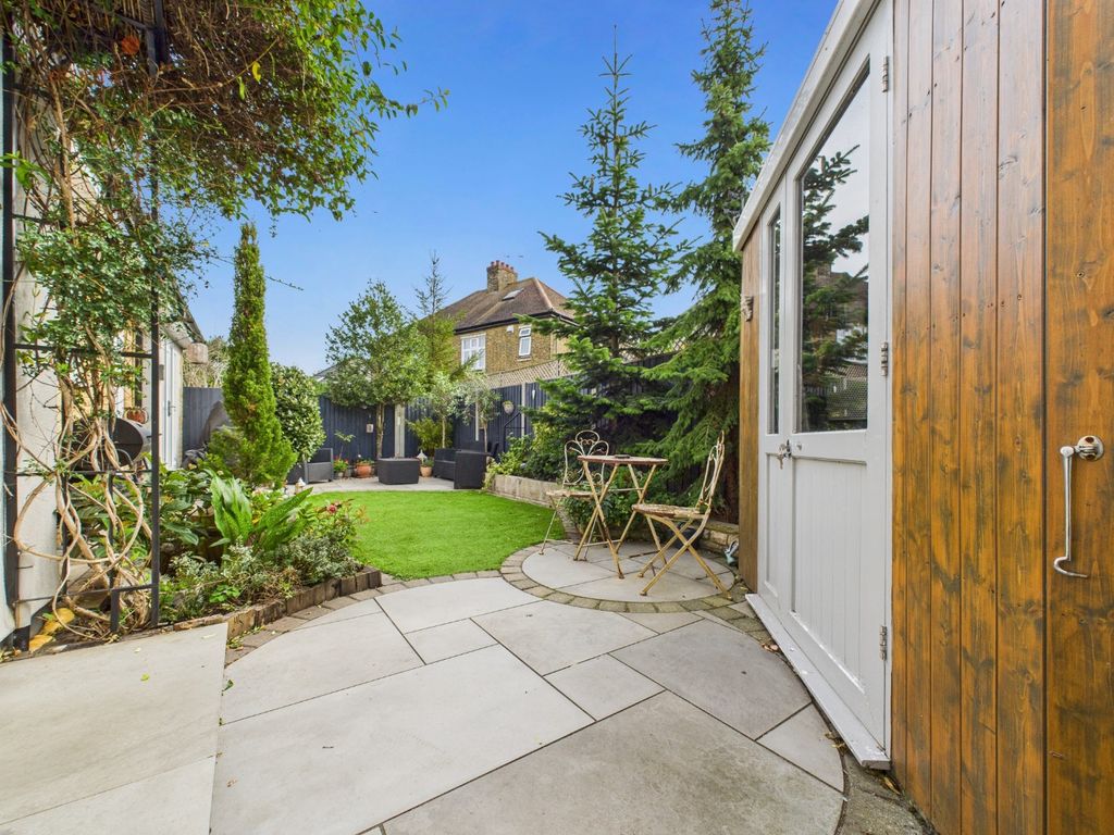 Property photo 3 of 17 4469016