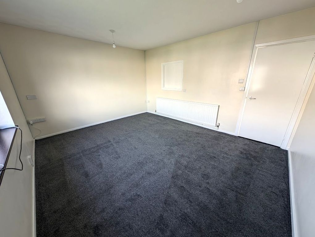 Property photo 3 of 12 Photo 6