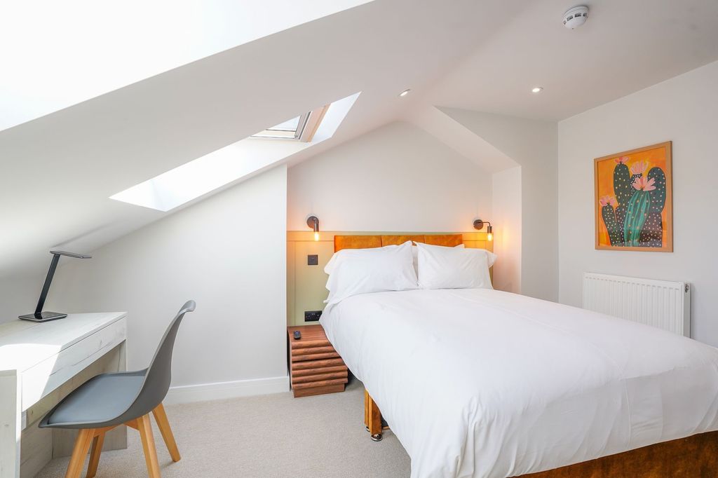 Property photo 3 of 13 Bright And Cozy Double Bedroom Featuring A Comfort...