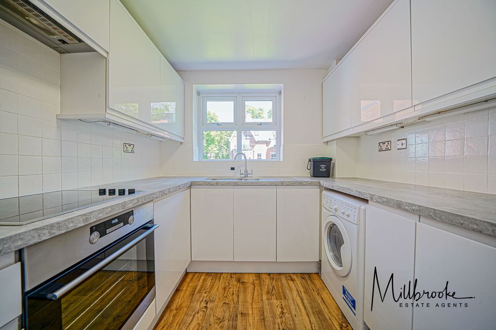 Property photo 2 of 28