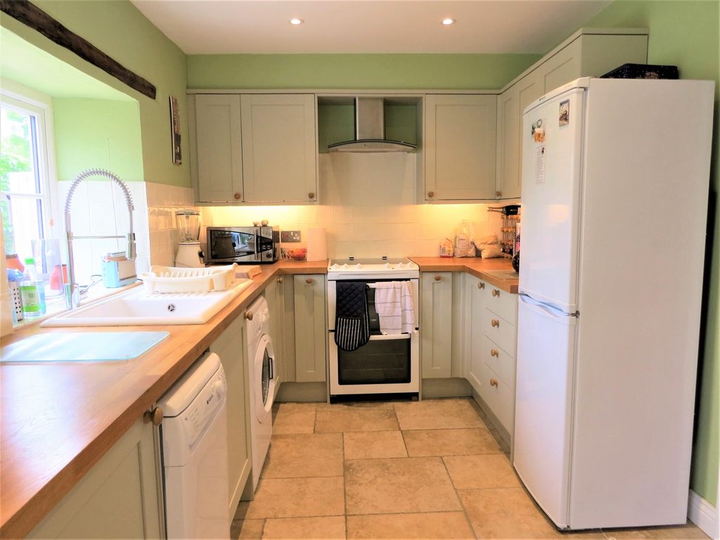 Property photo 2 of 9 Kitchen