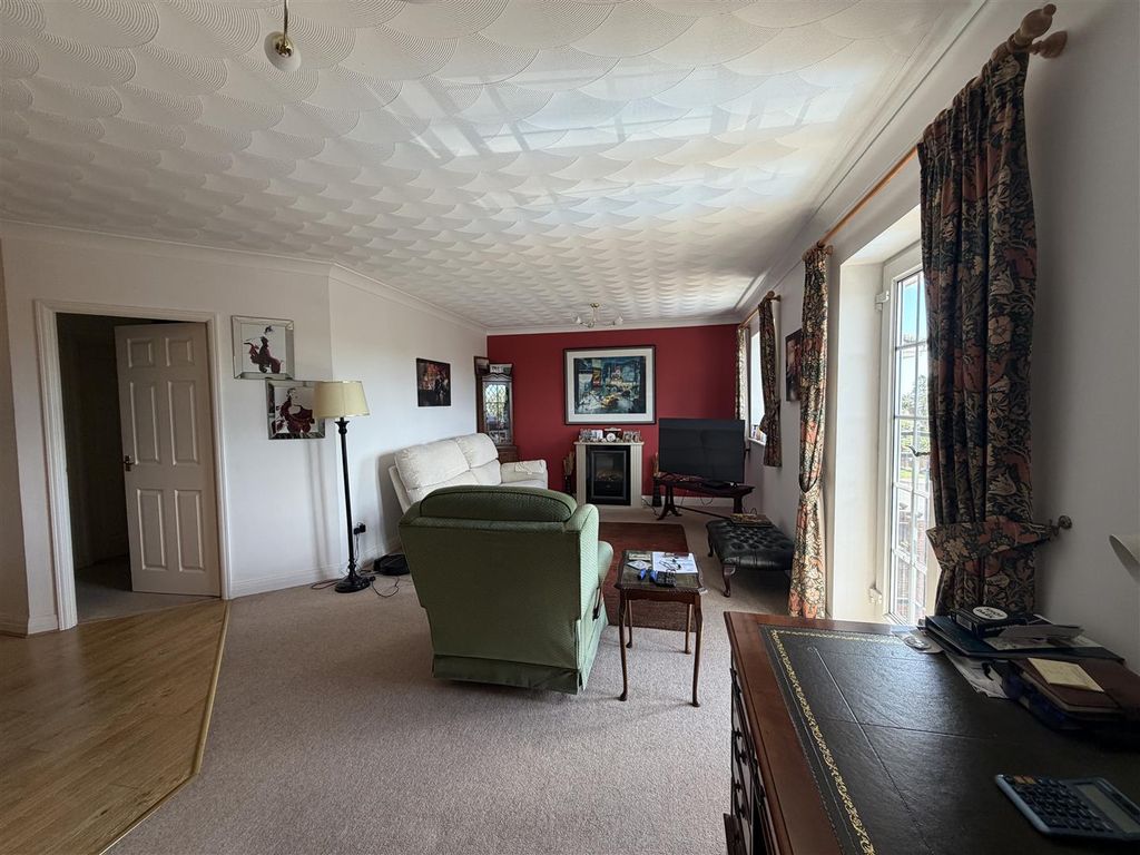 Property photo 2 of 12 Img_2434.Jpg
