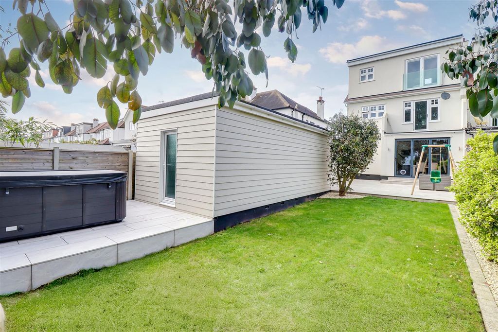 Property photo 2 of 30