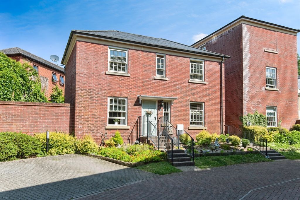 Property photo 1 of 17