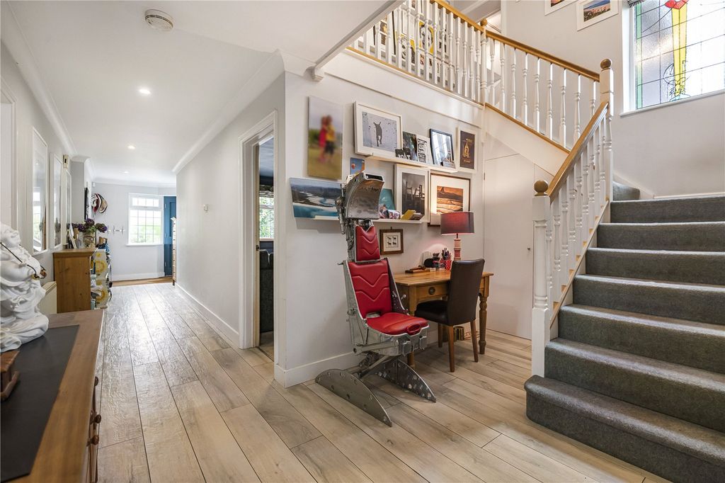 Property photo 2 of 26 Entrance Hall