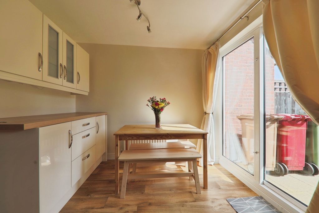 Property photo 3 of 16 4391307