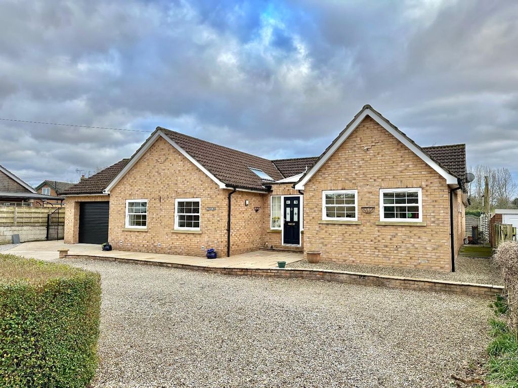 Property photo 1 of 19 External