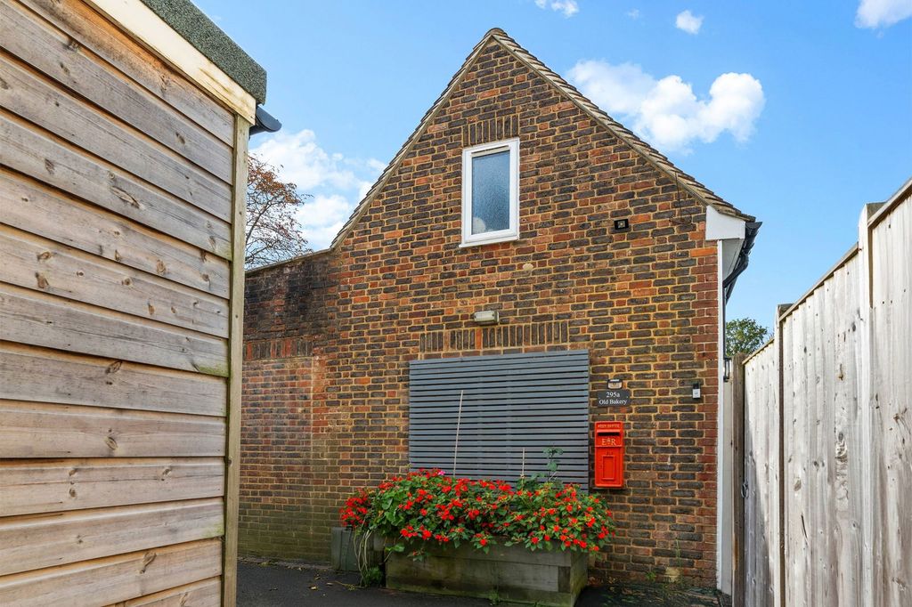 Property photo 2 of 30