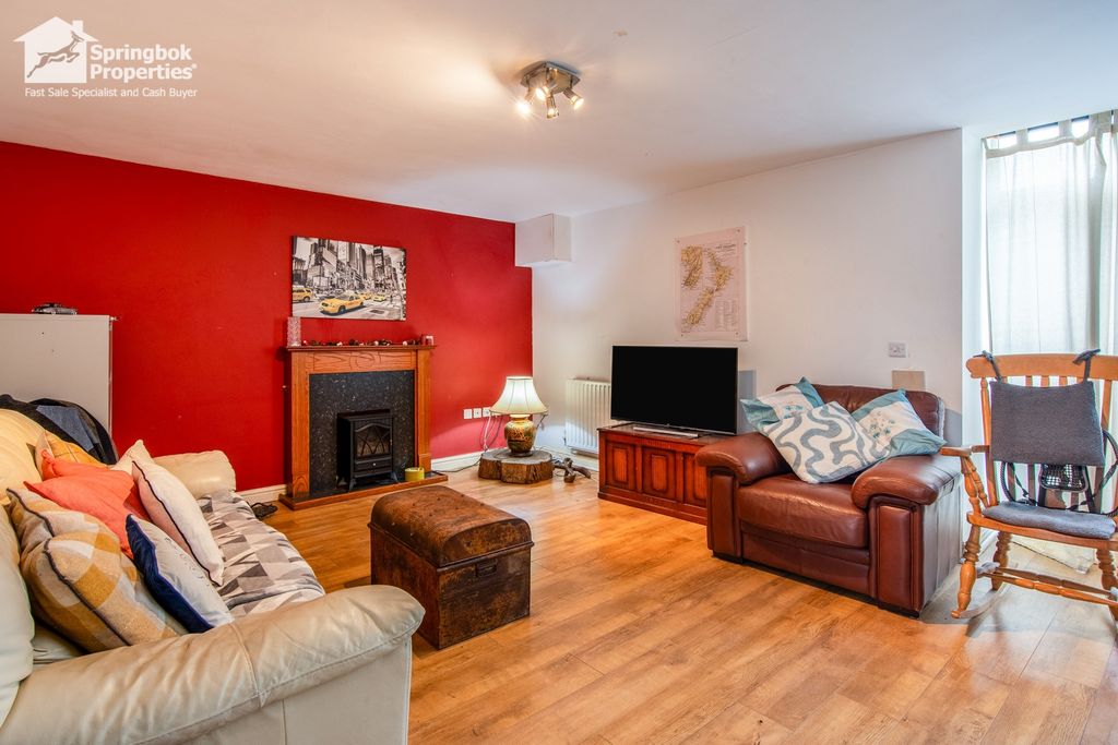 Property photo 3 of 17 Image 2