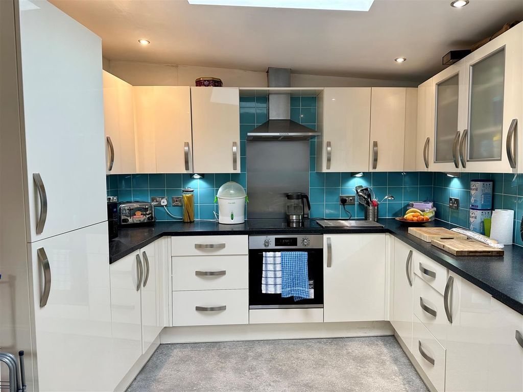 Property photo 3 of 17 Kitchen 1.Jpg