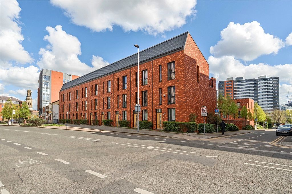 Property photo 1 of 21 External