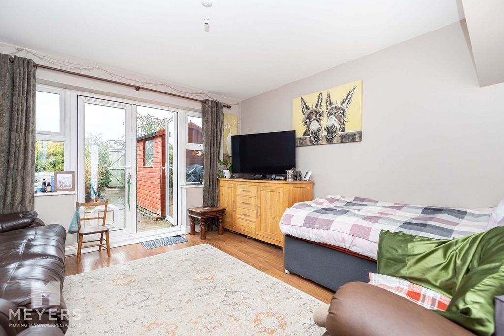 Property photo 3 of 14